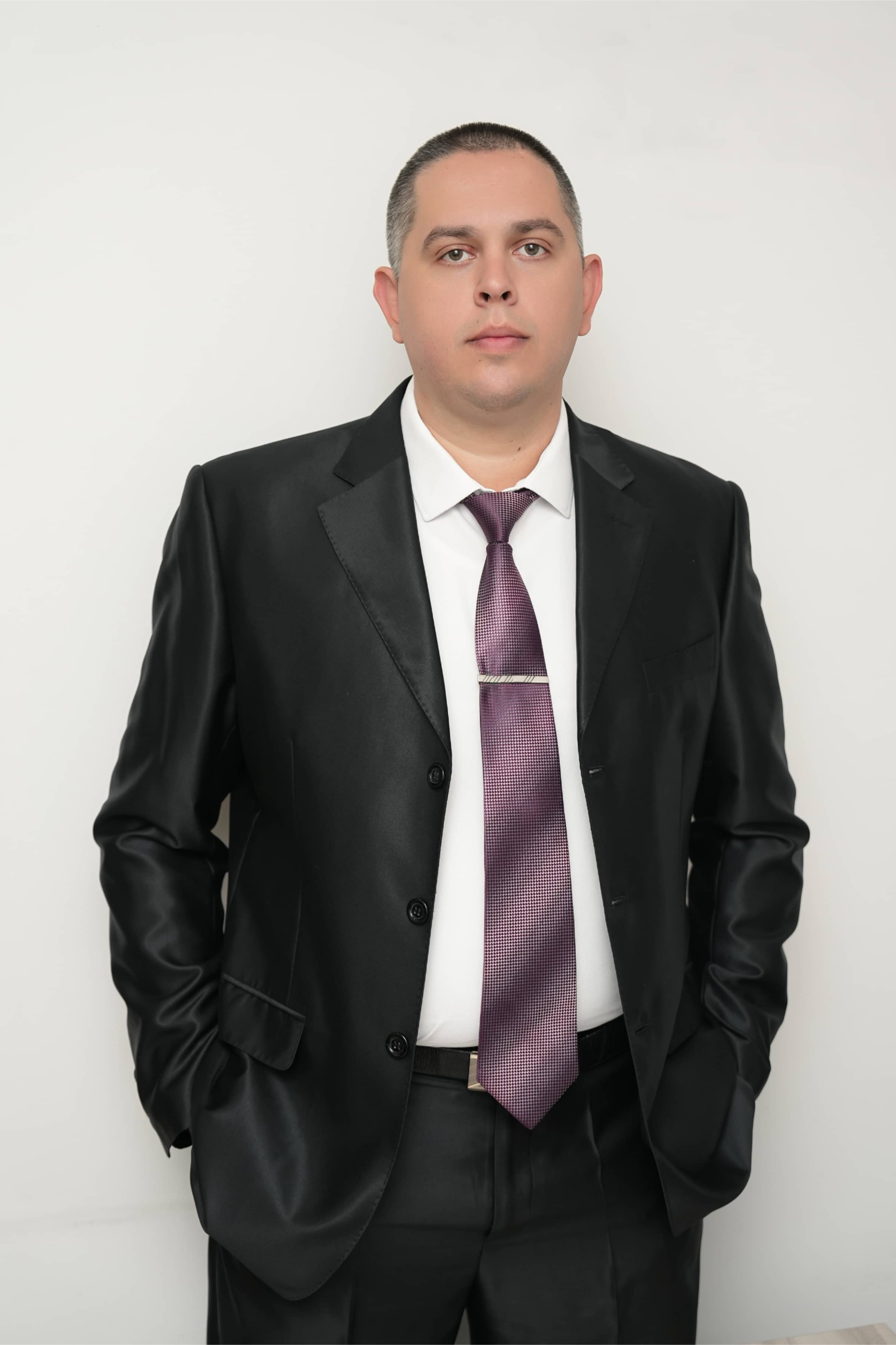 Ведущий юрист